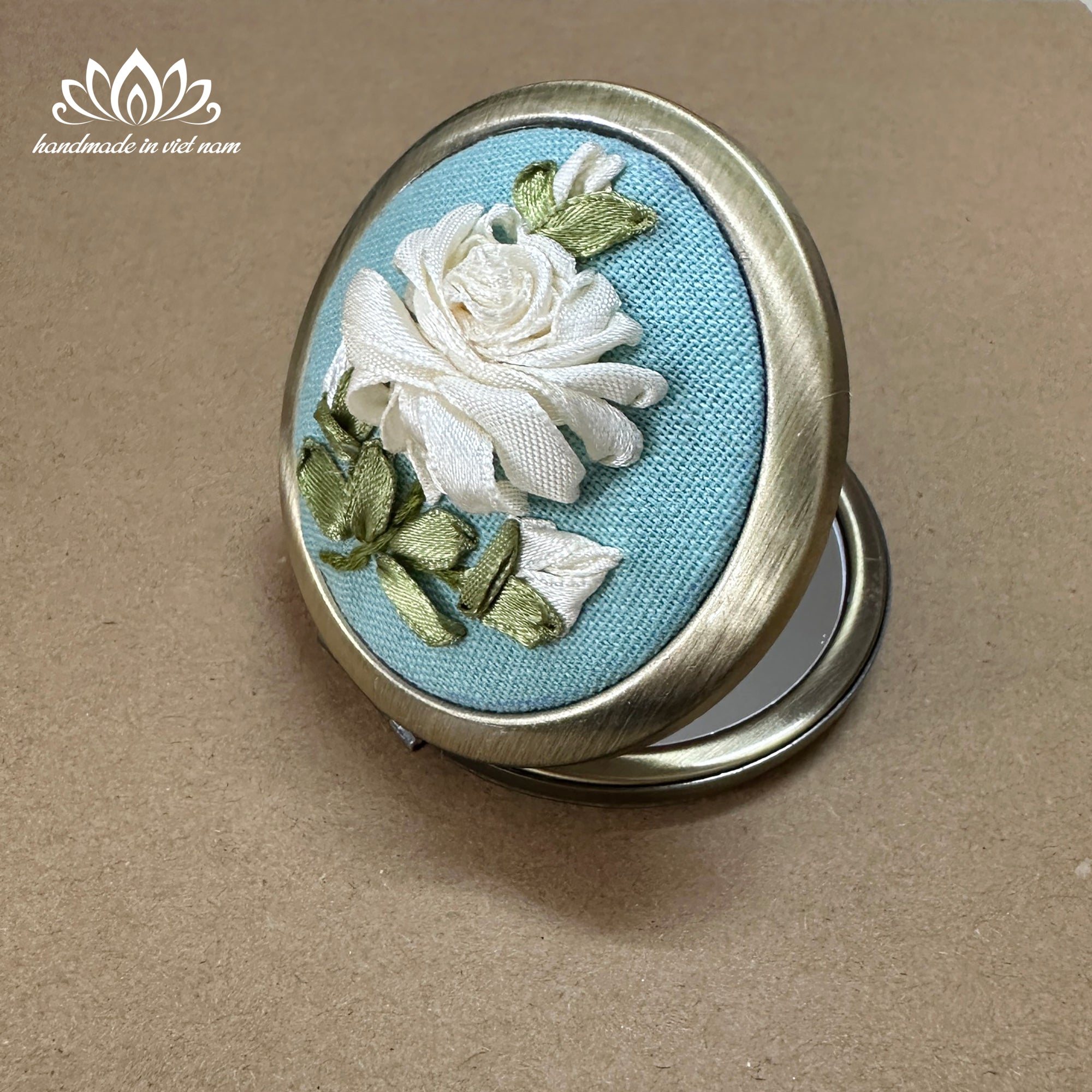 Hand Embroidered White Rose Velvet Kiss Lock Bag | A Gift of Purity and Timeless Love