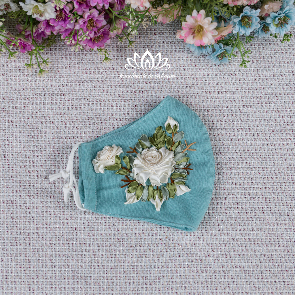 Hand Embroidered White Rose Velvet Kiss Lock Bag | A Gift of Purity and Timeless Love