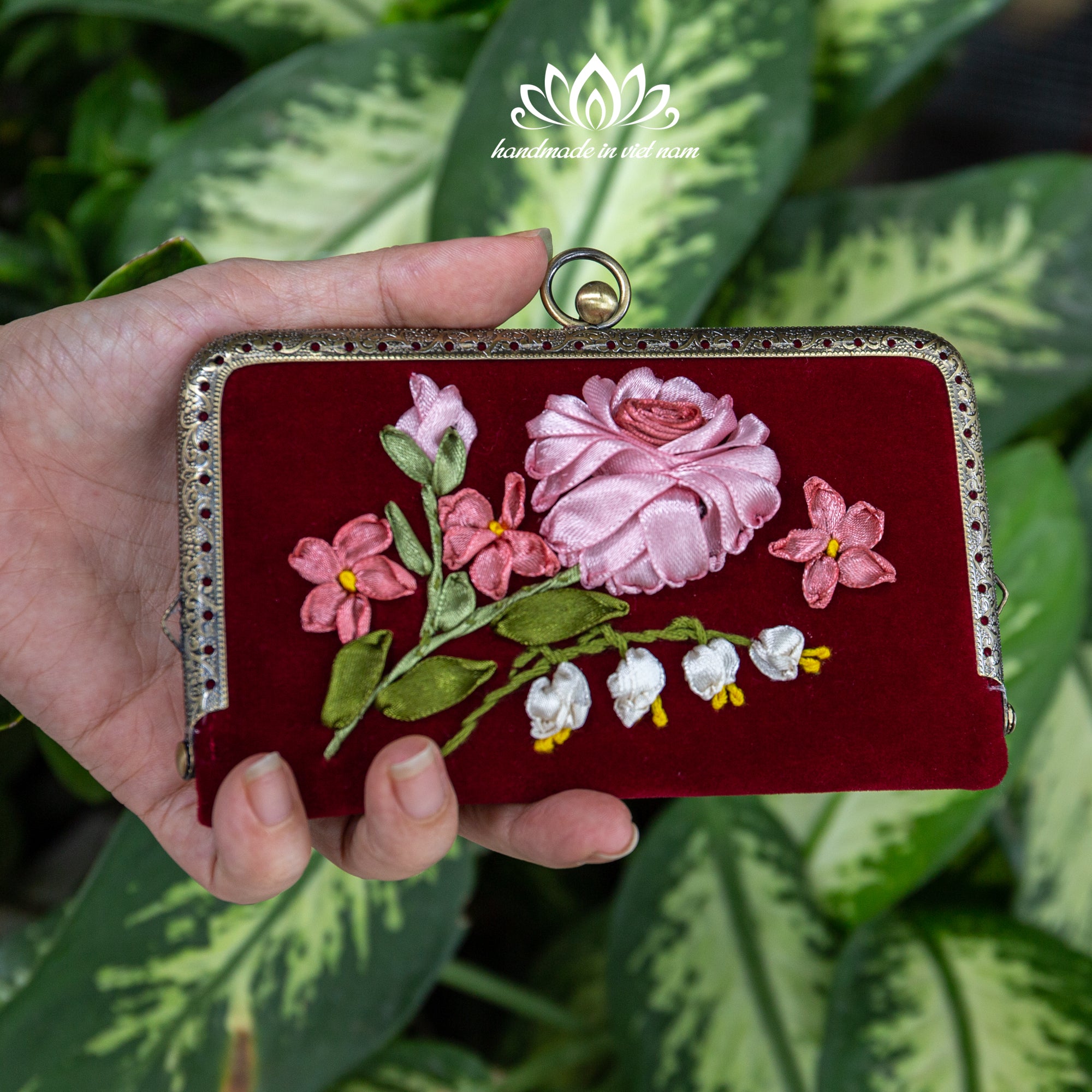 Ribbon Embroidered Compact Wallet | Floral Vintage Clasp Wallet