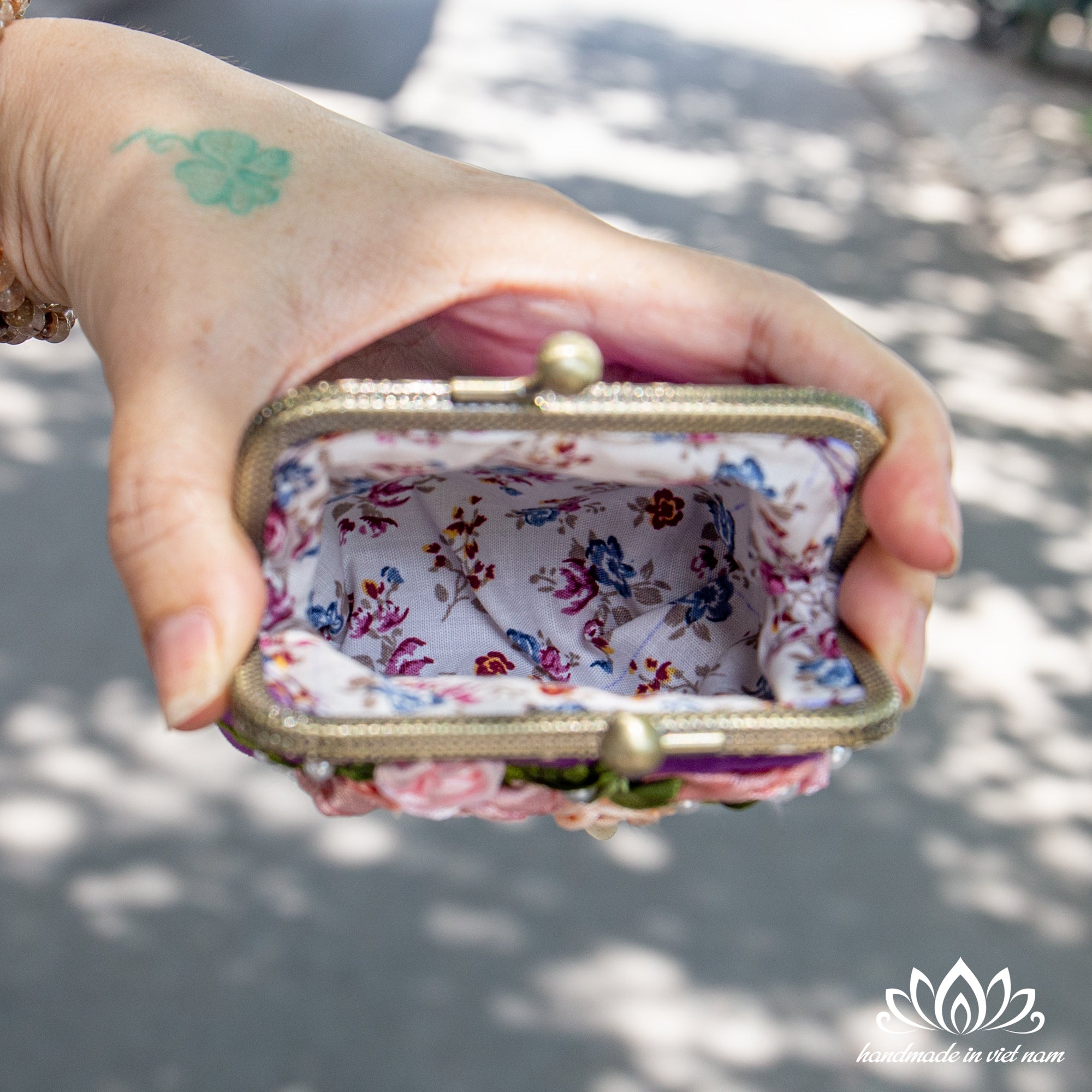 Hand Embroidered Velvet Coin Purse | Handmade Ribbon Embroidery Kiss Lock Pouch